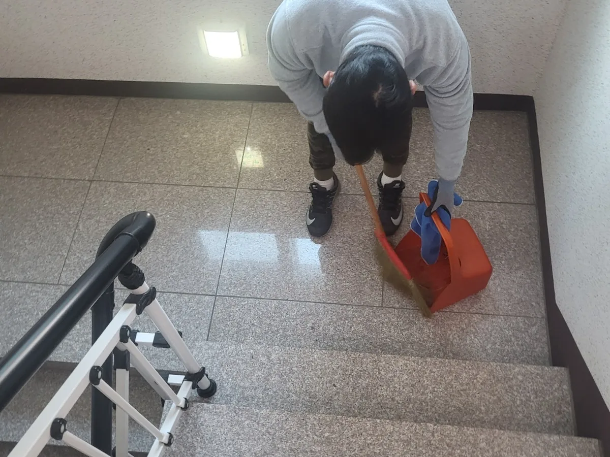 담양군 담양읍 빌라 공동현관 장비 주변 정밀 위생청소 사례 - 행진크린